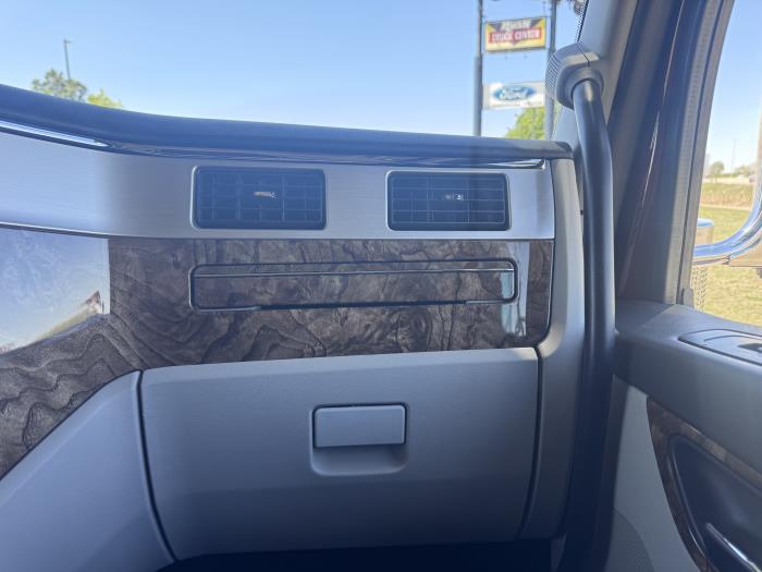 2027 Peterbilt - image 18