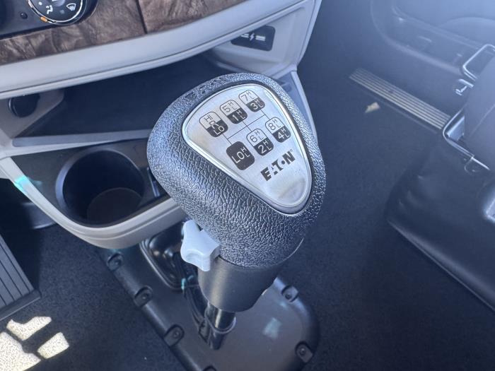 2027 Peterbilt - image 19