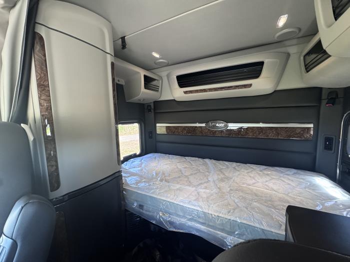 2027 Peterbilt - image 22