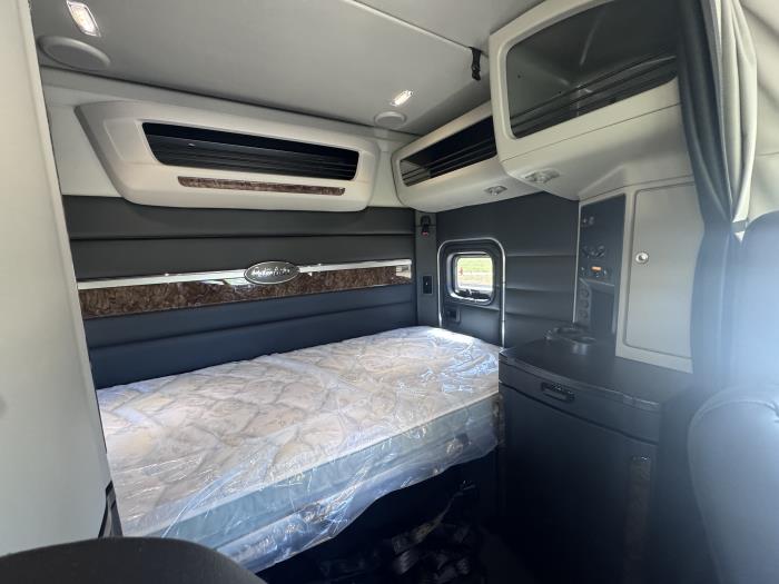 2027 Peterbilt - image 23