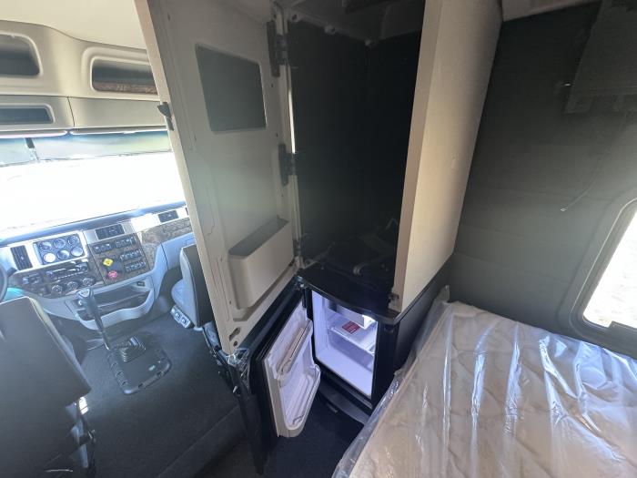 2027 Peterbilt - image 25