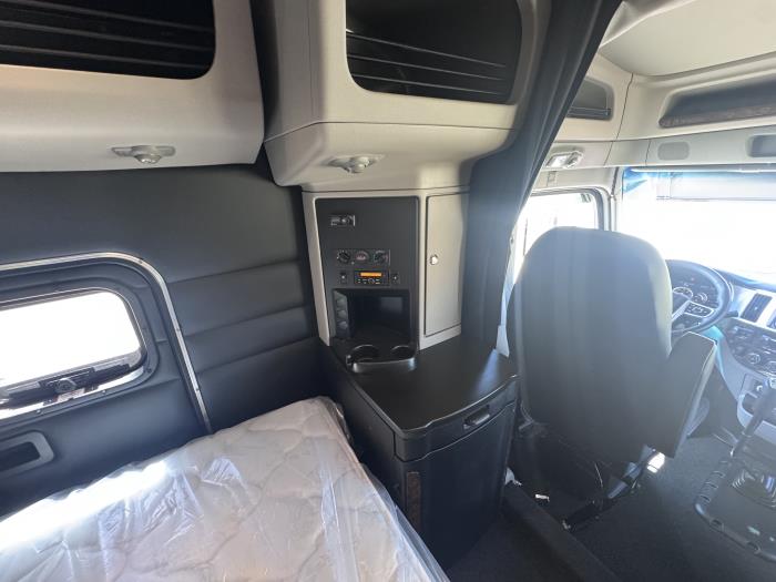 2027 Peterbilt - image 26