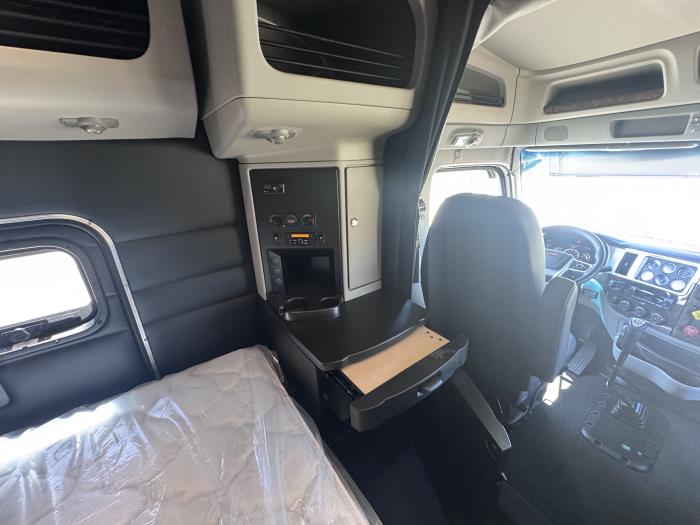 2027 Peterbilt - image 27