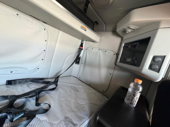 2024 Peterbilt 567 - image 11