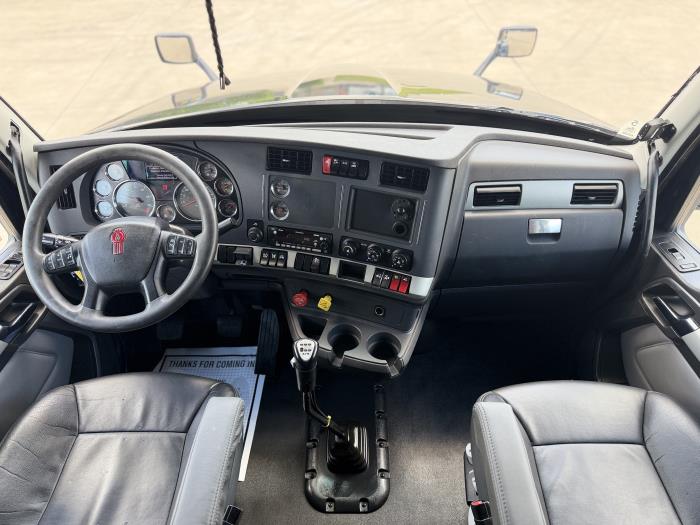 2022 Kenworth T680-26