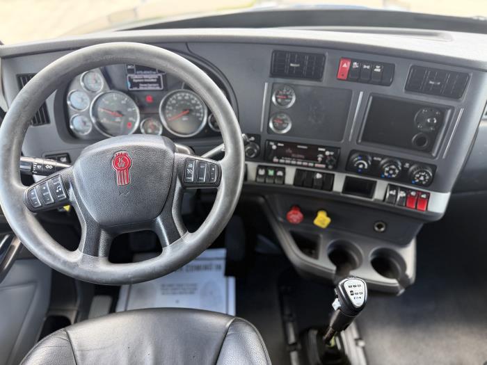 2022 Kenworth T680-27