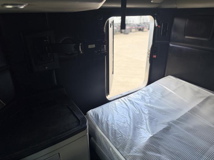 2022 Kenworth T680-28