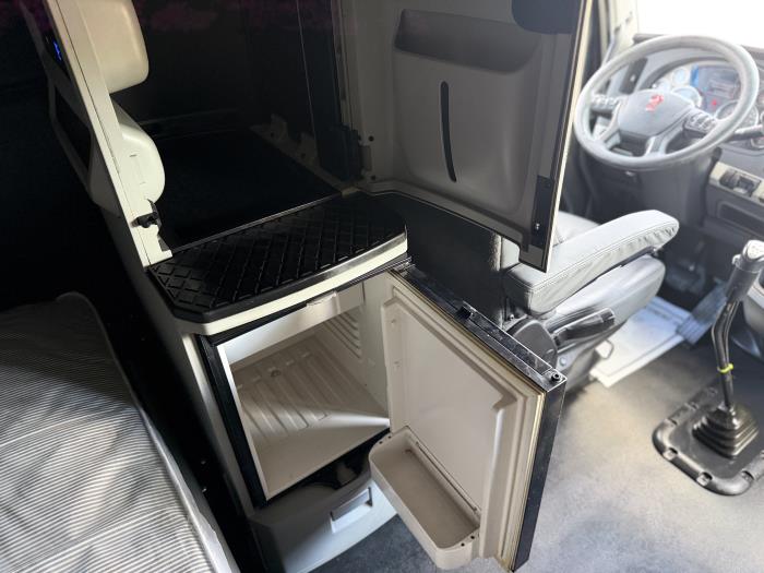 2022 Kenworth T680-29