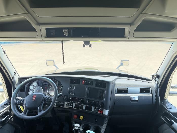 2022 Kenworth T680-31