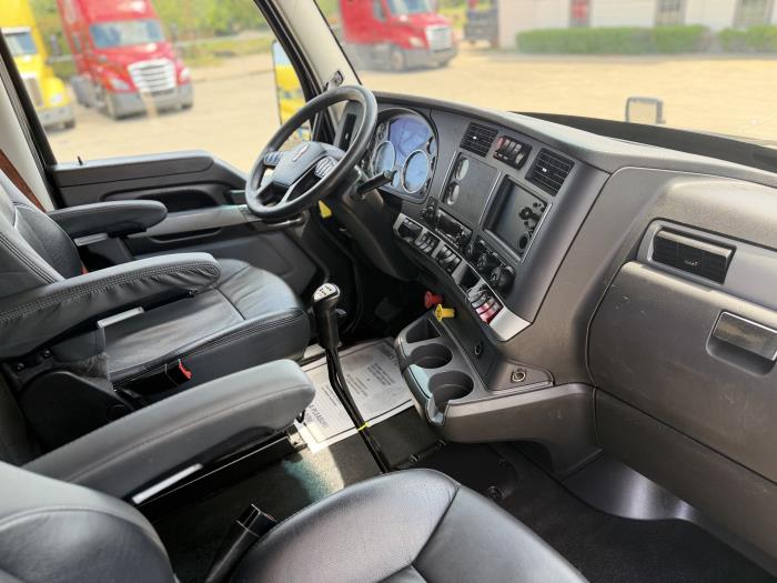 2022 Kenworth T680-33