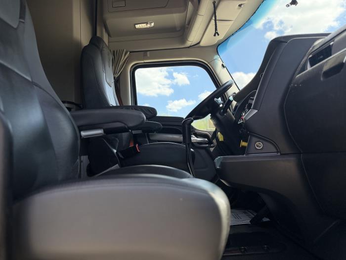 2022 Kenworth T680-34