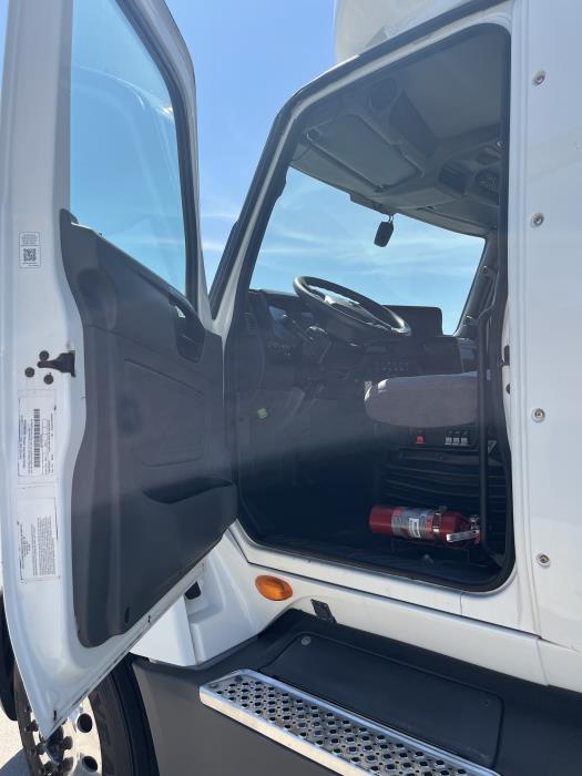 2021 International LT625-8