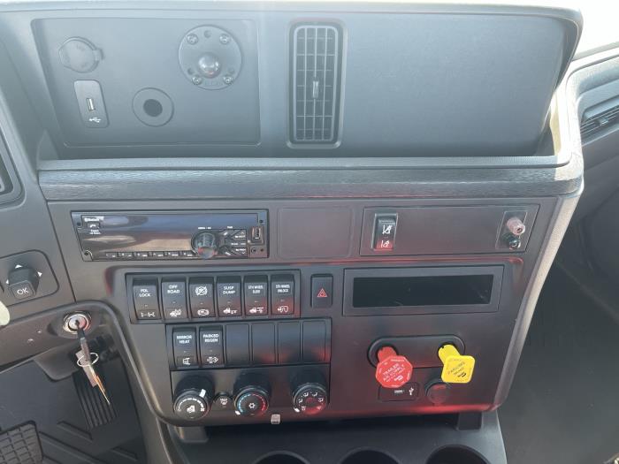 2021 International LT625-12