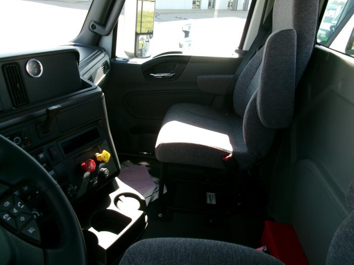 2026 International LT - image 11