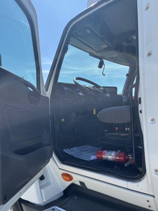 2022 International LT625-8