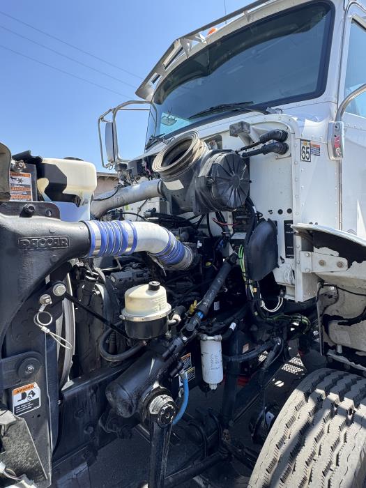 2020 Peterbilt 348-9