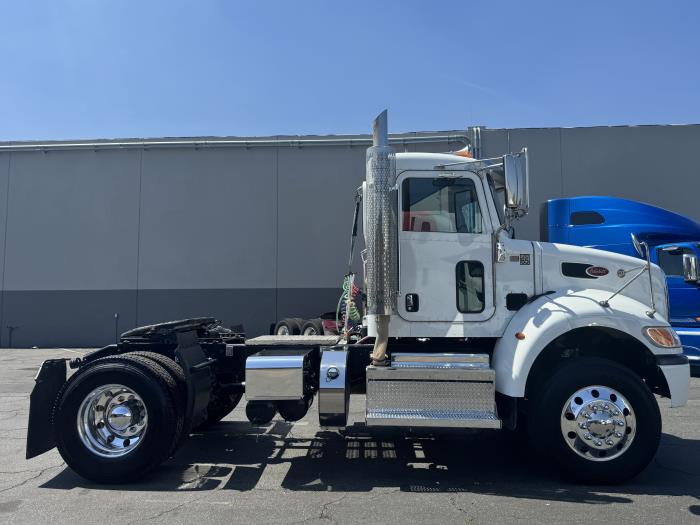 2020 Peterbilt 348-4