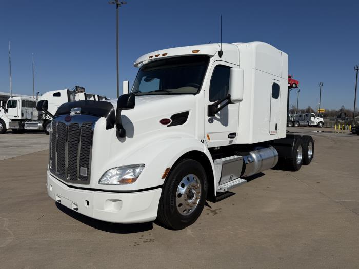 2022 Peterbilt 579-0