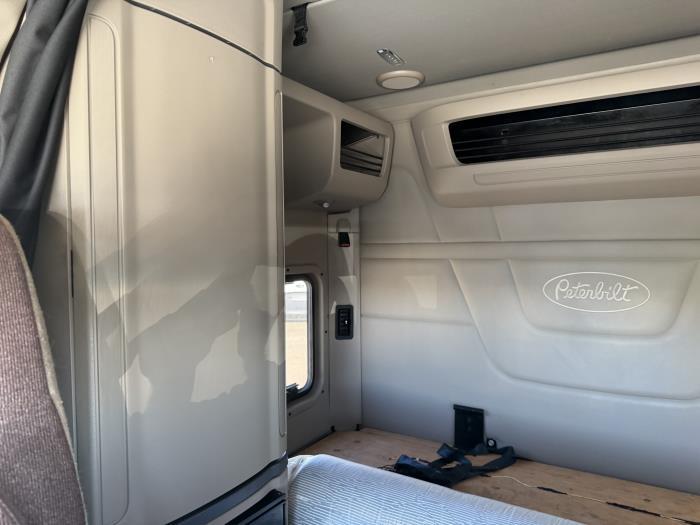 2022 Peterbilt 579-9