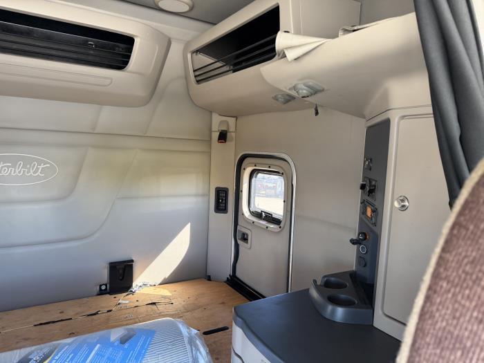 2022 Peterbilt 579-10