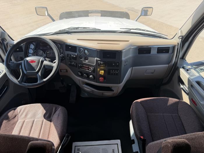 2022 Peterbilt 579-11
