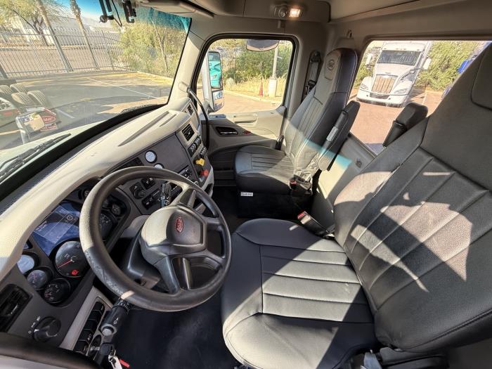 2021 Peterbilt 579-9