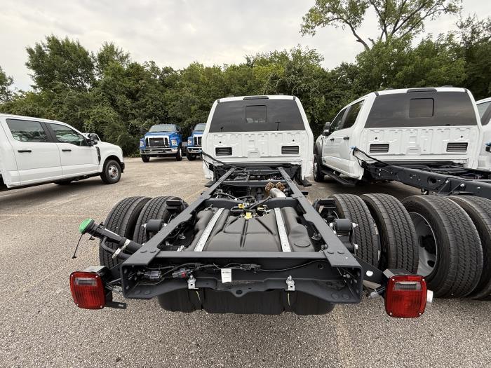 New 2026 Ford F-550 - photo 7