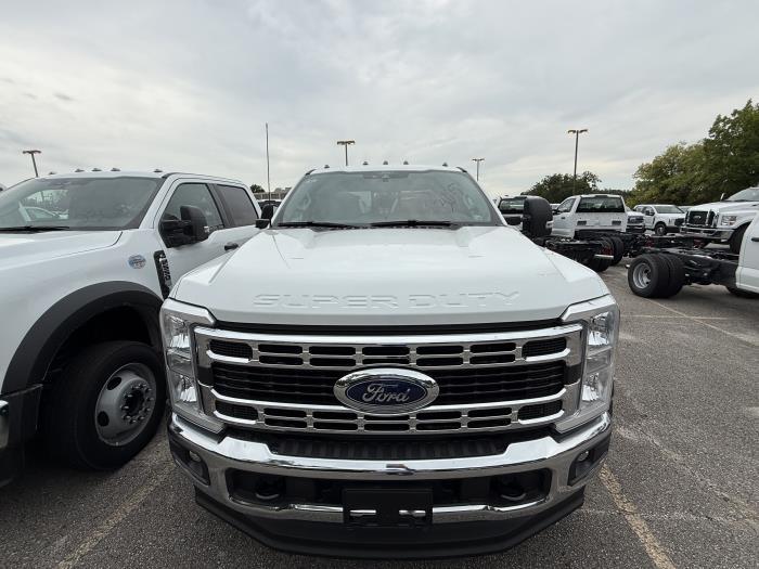 New 2026 Ford F-550 - photo 8