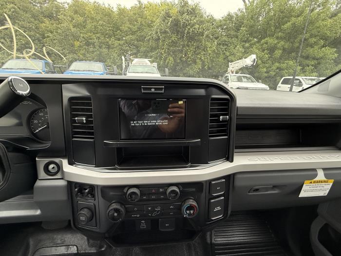 New 2026 Ford F-550 - photo 10