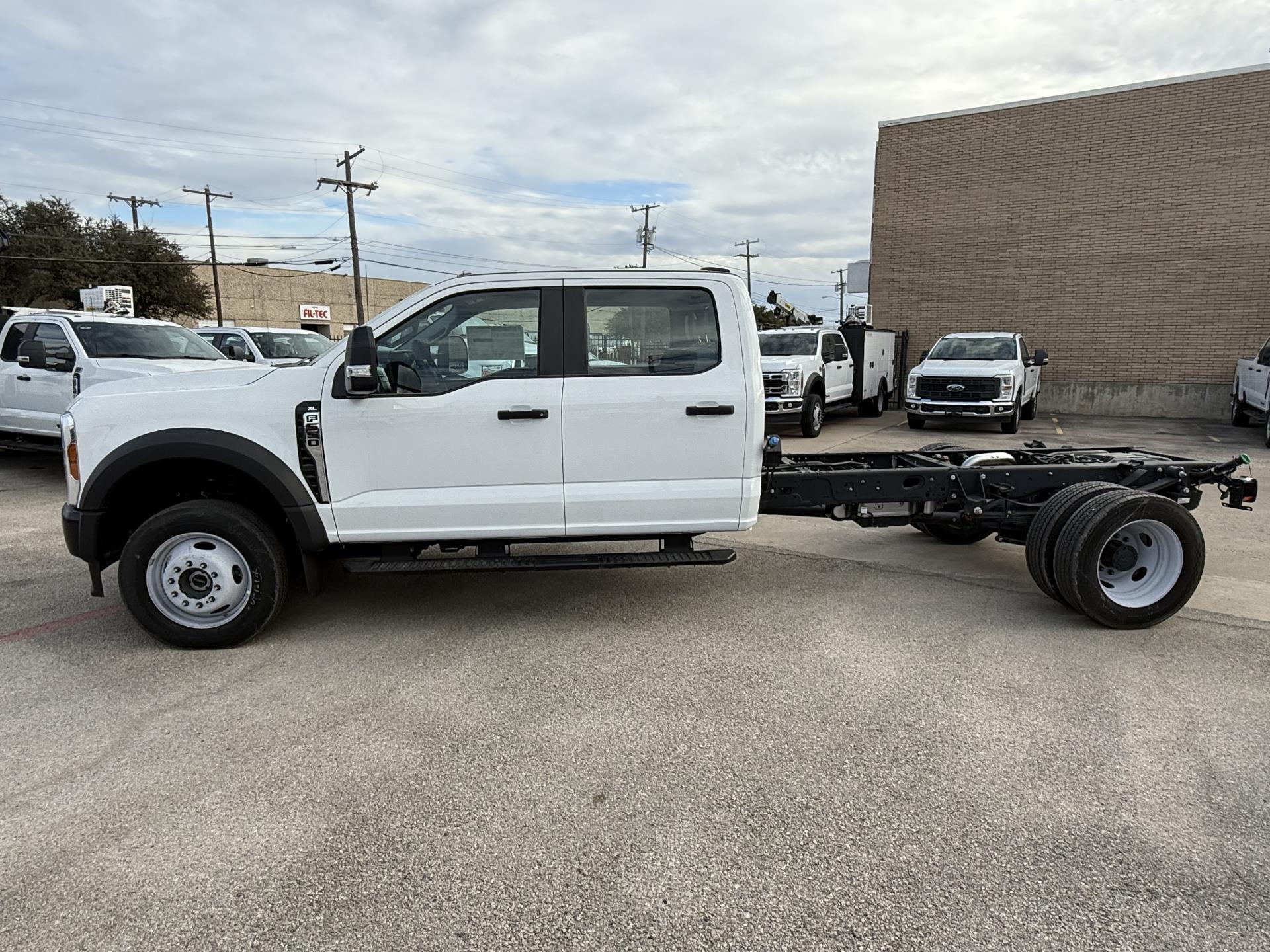 New 2026 Ford F-550 - photo 2
