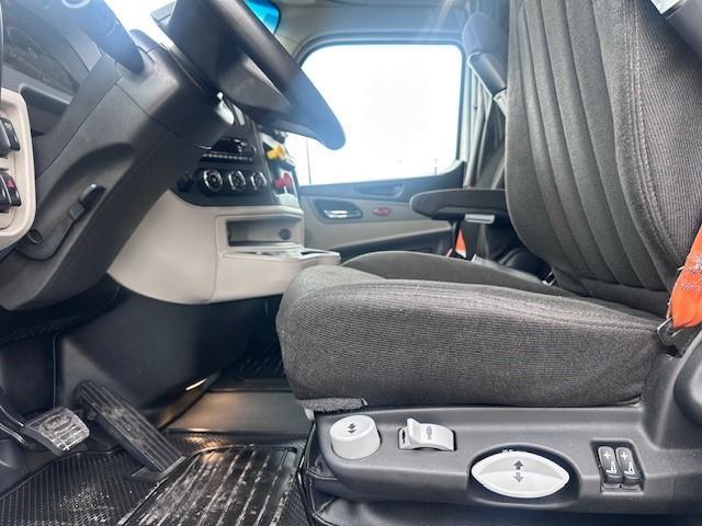 2021 Peterbilt 579-8