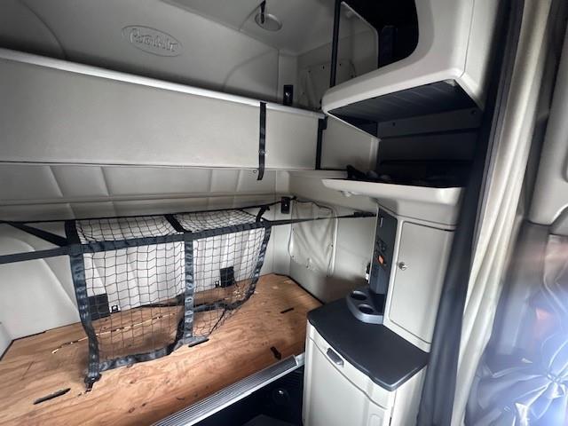 2021 Peterbilt 579-10