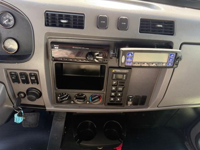 2018 Peterbilt 325-11