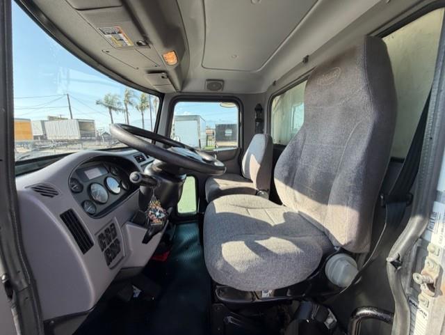 2018 Peterbilt 325-10