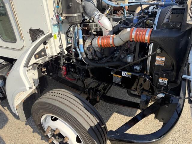 2018 Peterbilt 325-15