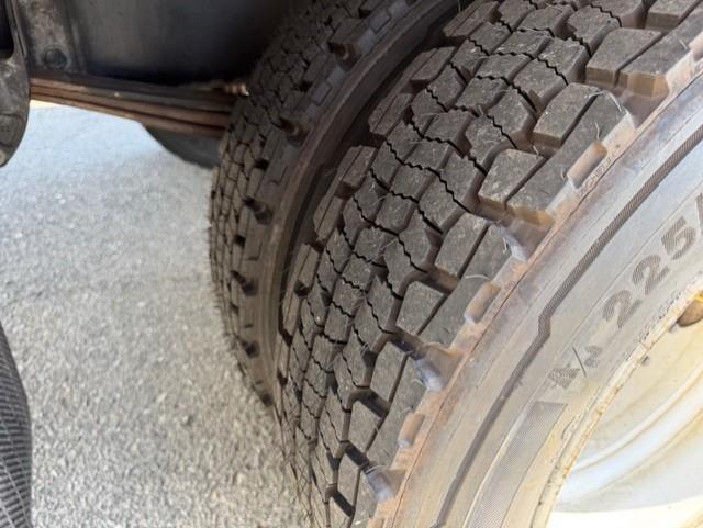 2018 Peterbilt 325-16