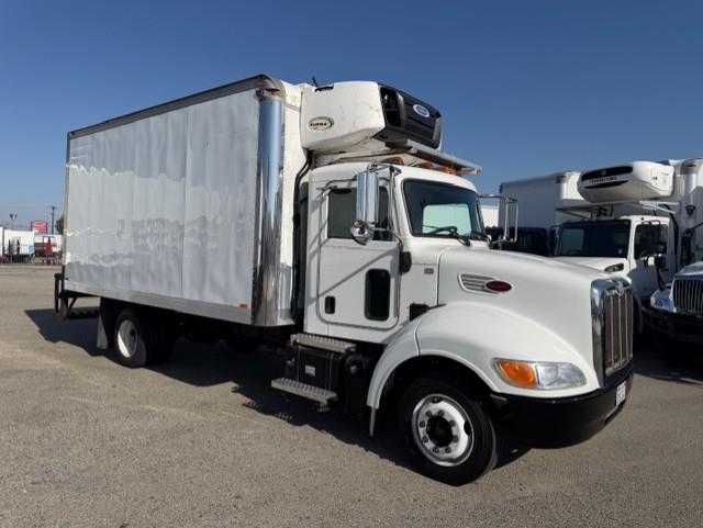 2018 Peterbilt 325-2