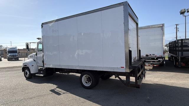 2018 Peterbilt 325-4