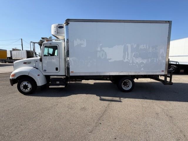 2018 Peterbilt 325-7