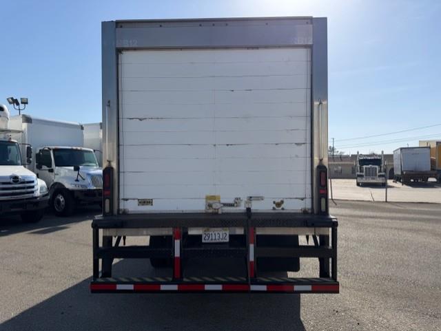 2018 Peterbilt 325-6