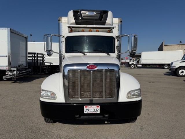 2018 Peterbilt 325-1