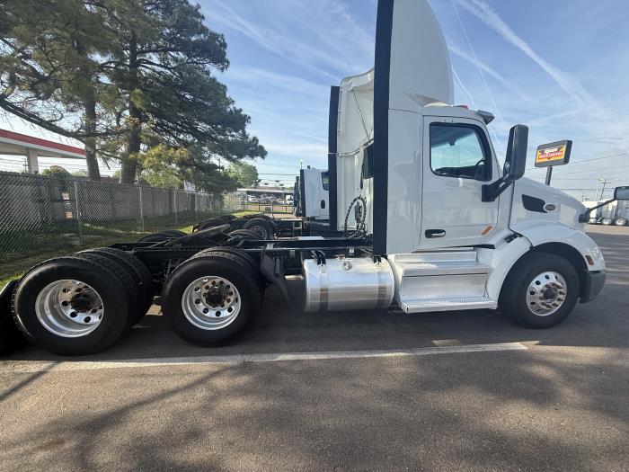 2021 Peterbilt 579-8