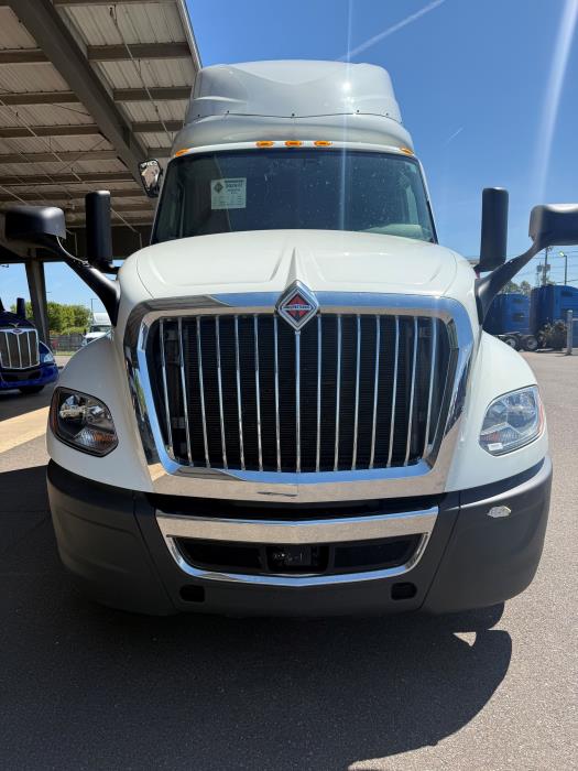 2022 International LT625-8