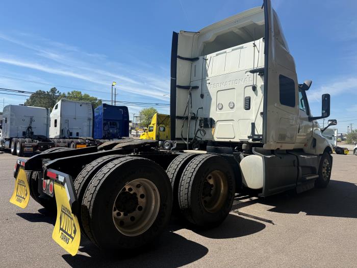2022 International LT625-10