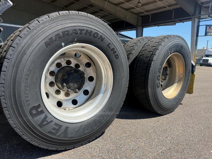 2022 International LT625-14