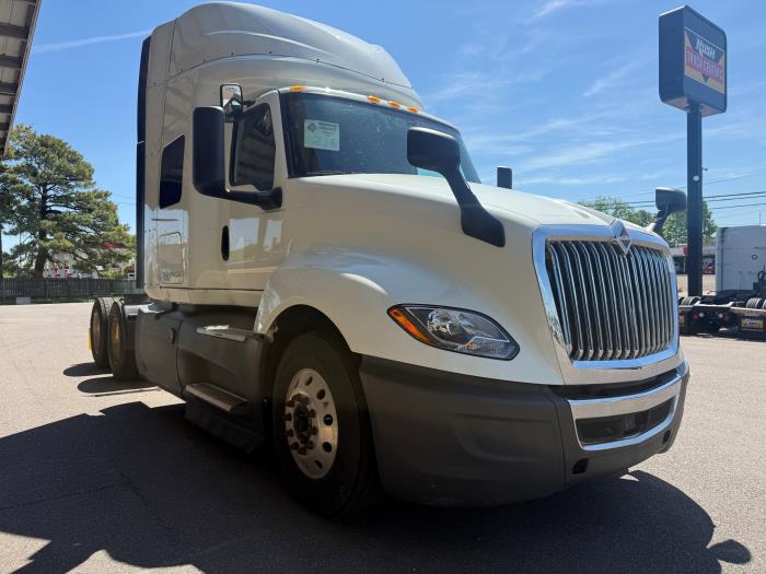 2022 International LT625-15