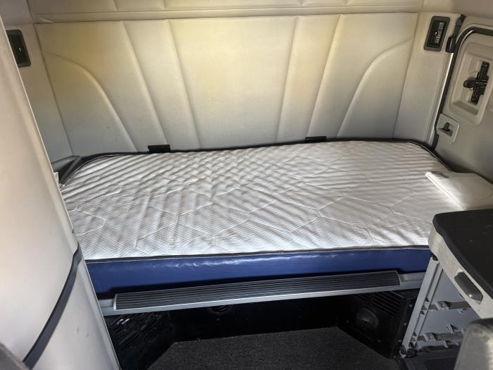 2022 Peterbilt 579-22