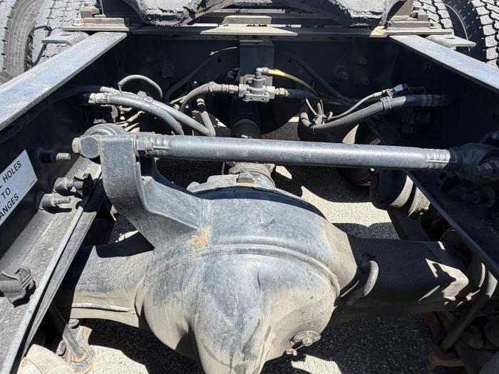 2022 International LT625-8