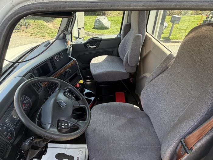 2022 International LT625-12