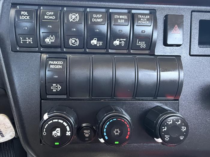 2022 International LT625-15